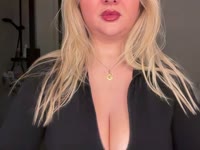 Ik ben hier om te geven wat je nodig hebt - met een lichaam dat smeekt om aangeraakt worden en een verbeelding die geen grenzen kent. Kom spelen en ontdek hoe ver we kunnen gaan...