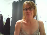 je suis une femme coquine tendre, sensuelle avec beaucoup de désir.