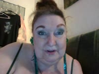 ik ben  een dame,echte MILF die dol is op aandacht en erop kickt als mannen op mijn lichaam geilen,met name jongemannen
die van rijpe vrouwen en zeker wel een mollige houd..Ik vind t dan ook echt heel spannend om een leuke chat met je aan te gaan,en sex ervaringen te delenuiteraard is t ook spannend met wat rijpere mannen,senioren benieuwd naar jullie verhalen,,,,wie weet kan ik daar nog iets van leren???ik ga NIET naakt voor cam,heb of een broekje of een bovenstukje/jurkje aanlaat immers wel wat te raden over terwijl,,,,hmmmm als je t verdient wel wat meer mag keuren van mijn rondingenBij een VIP sessie WIL IK N DILDO gebruiken als je er naar vraagt...NIET VERGETEN he???