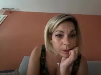 Minette du sud une (sexy infirmière) est là pour vous divertir , timide mais coquine