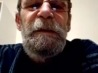 Bonjour les amours ! Je suis un mec simple qui aime avant tout s’amuser avec vous. Je ne me prend pas au serieux et ne me vante pas d’avoir un super sexe !!! J’adore les hommes et les femmes jeunes et moins jeunes, les petits et les gros seins ainsi que les belles bites et les jolies fesses (bref tout ce qui fait l