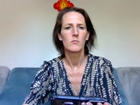 I work in an office, I love nature, doing it in unusual places
I am a natural woman