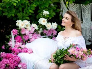 beautiful webcam girl LeaNicole