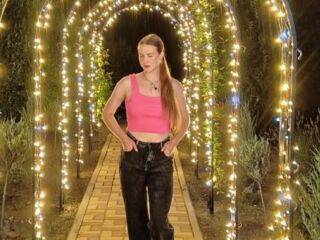 adultcam NelleCauthorne