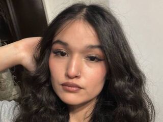 camgirl fingering shaved pussy SorayaBenezra