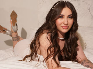 strip tease KeiraHarts