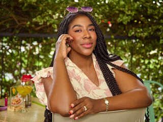 camslut spreading pussy KloheStele