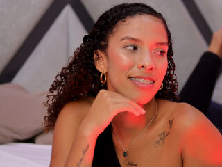 camwhore masturbating with dildo NicoleBakker