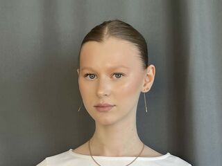 naughty camgirl masturbating with dildo AlexiaBedar