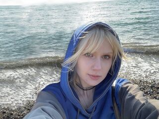 girl topless AliceEiller