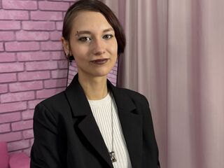 naughty camgirl masturbating with dildo AlisaWinsor