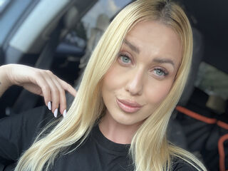 cam girl showing tits AmaFox