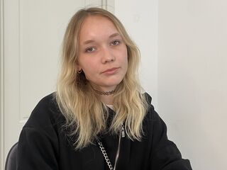 topless cam girl BonnieRad