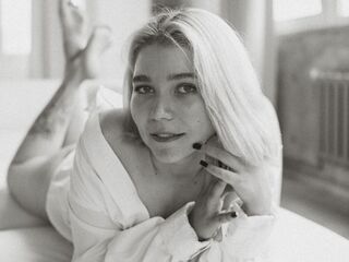 camgirl fingering bald pussy BreanaAlosta