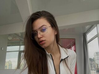 camslut fingering shaved pussy CamillaWiliams