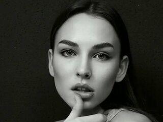 camslut naked CariGugliuzza