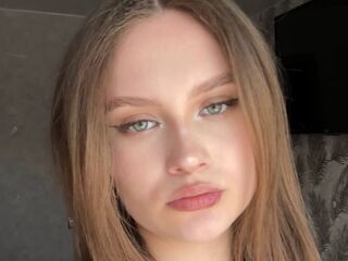 cam girl showing tits CarylonPreis