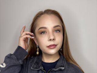 naked webcamgirl CaseySalizar