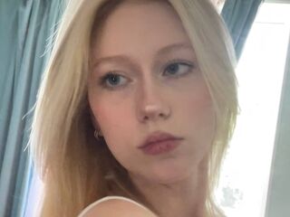 camgirl shaving pussy CeciliaWhithrock