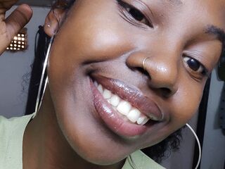 free adultcam CharlottePeters