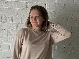 cam girl playing with vibrator ChristiaBenoy