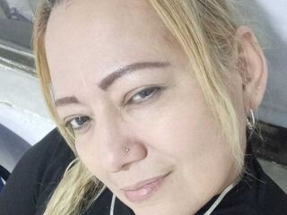 camslut showing tits ClauWatson