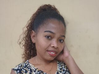 mastubating web cam girl EdwigeBrown