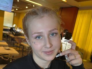 camgirl fingering wet pussy EmelinaKrider