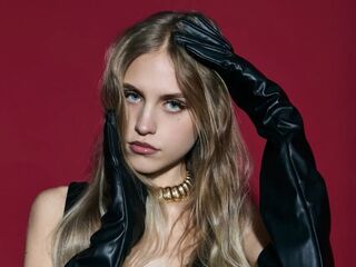 naughty cam girl masturbating with dildo EveTottingham