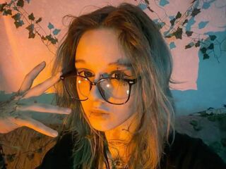 webcamgirl chat room FloraMuse
