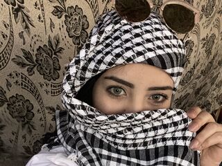 girl fingering bald pussy HavannaArab