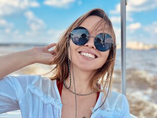 naked camgirl masturbating with dildo IconaDidi