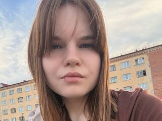 masturbating webcam girl IsabelBrunjes