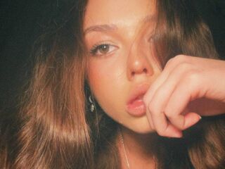 girl showing tits JanyceCruden