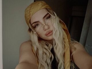 camgirl masturbating with dildo JessieFord