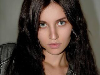 naked cam girl masturbating with dildo JolineDurda