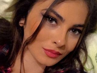camgirl masturbating with vibrator KamariHajar