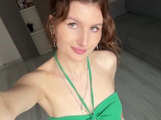 camslut topless KarmenZeinert