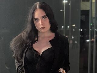 topless camgirl KelsiLowndes