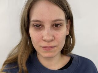 camslut topless KendallWhitham