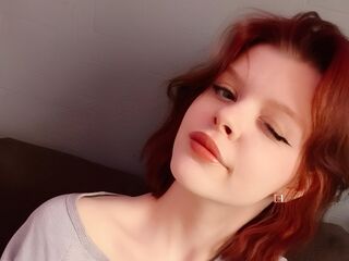 mastubating web cam girl KiraCurt