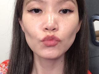 camgirl showing tits KiraMinxy