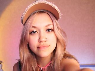 naked webcamgirl video KiraSardewys