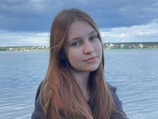 bedroom webcam LeaDeeg