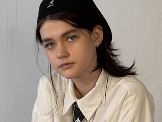 cam girl spreading pussy LeannMolineaux