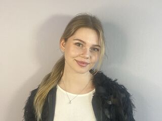 cam girl masturbating with vibrator LiaMotzer
