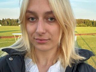 naked camgirl masturbating with vibrator LindaLeem