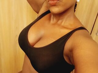 cam girl masturbating with dildo LindaeBrown