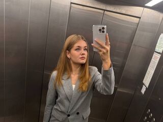 hot webcam slut LizzieIacovino