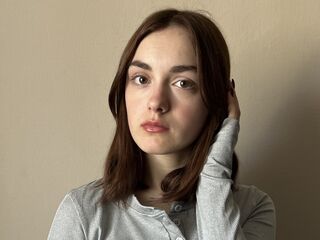 camgirl shaving pussy LouanneNading